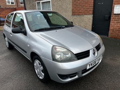 Renault Clio 1.1 CLIO CAMPUS 8V Hatchback Petrol Silver at Charger Gold Malton