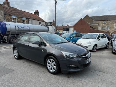 Vauxhall Astra 1.4 ASTRA DESIGN Hatchback Petrol Grey at Charger Gold Malton